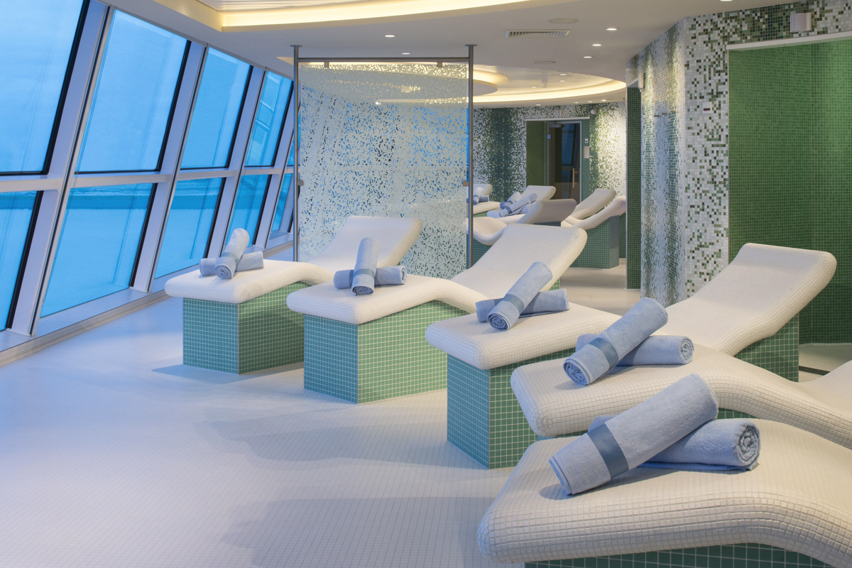 MyCruise Celebrity-Cruises Reflection Offentlige-arealer Pool-spa2